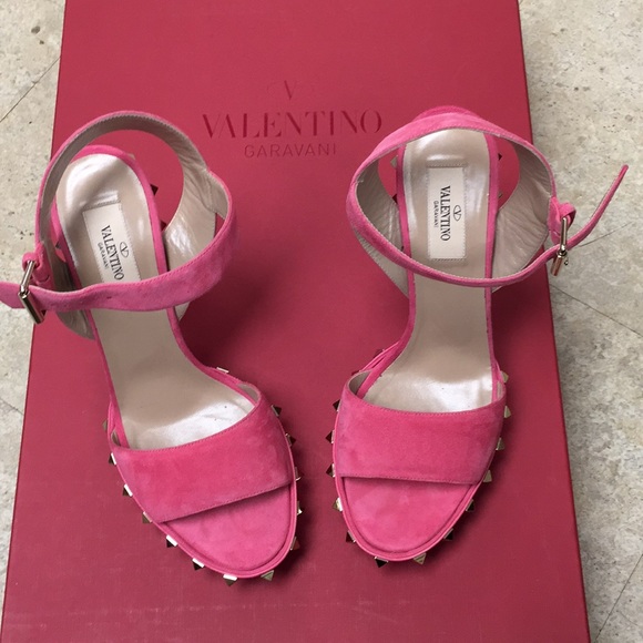 Valentino Shoes - Valentino Pink GoldSuedeLeather Sandals Never Worn
